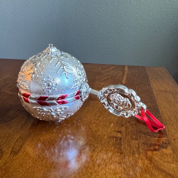 Hallmark Keepsake Ornament “Secret Santa Ball” - Picture 7 of 8